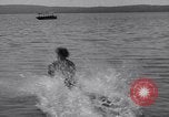 Standbild Mädchen im Wasser Park Enfield Maine USA, 1938, aus Sekunde 21 historischem Filmmaterial Videoclip 65675037137