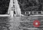 Standbild Mädchen im Wasser Park Enfield Maine USA, 1938, aus Sekunde 26 historischem Filmmaterial Videoclip 65675037137