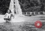 Standbild Mädchen im Wasser Park Enfield Maine USA, 1938, aus Sekunde 28 historischem Filmmaterial Videoclip 65675037137