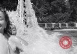 Standbild Mädchen im Wasser Park Enfield Maine USA, 1938, aus Sekunde 29 historischem Filmmaterial Videoclip 65675037137