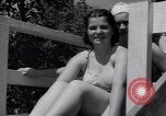 Standbild Mädchen im Wasser Park Enfield Maine USA, 1938, aus Sekunde 30 historischem Filmmaterial Videoclip 65675037137