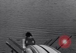 Standbild Mädchen im Wasser Park Enfield Maine USA, 1938, aus Sekunde 33 historischem Filmmaterial Videoclip 65675037137