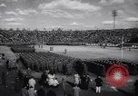 Standbild traditionelle Fußballspiel Baltimore Maryland USA, 1944, aus Sekunde 39 historischem Filmmaterial Videoclip 65675037148