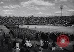 Standbild traditionelle Fußballspiel Baltimore Maryland USA, 1944, aus Sekunde 40 historischem Filmmaterial Videoclip 65675037148