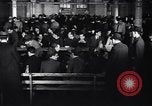 Image Les hommes américains s'inscrire pour le projet d'en Seconde Guerre Mondiale United States USA, 1940, de la seconde 3 séquences d'archives historiques vidéo 65675037158