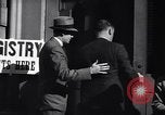 Image Les hommes américains s'inscrire pour le projet d'en Seconde Guerre Mondiale United States USA, 1940, de la seconde 17 séquences d'archives historiques vidéo 65675037158