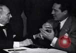 Image Les hommes américains s'inscrire pour le projet d'en Seconde Guerre Mondiale United States USA, 1940, de la seconde 25 séquences d'archives historiques vidéo 65675037158