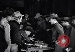 Image Les hommes américains s'inscrire pour le projet d'en Seconde Guerre Mondiale United States USA, 1940, de la seconde 29 séquences d'archives historiques vidéo 65675037158