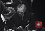 Image Les hommes américains s'inscrire pour le projet d'en Seconde Guerre Mondiale United States USA, 1940, de la seconde 36 séquences d'archives historiques vidéo 65675037158