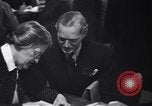 Image Les hommes américains s'inscrire pour le projet d'en Seconde Guerre Mondiale United States USA, 1940, de la seconde 38 séquences d'archives historiques vidéo 65675037158