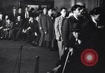 Image Les hommes américains s'inscrire pour le projet d'en Seconde Guerre Mondiale United States USA, 1940, de la seconde 41 séquences d'archives historiques vidéo 65675037158
