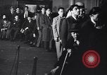 Image Les hommes américains s'inscrire pour le projet d'en Seconde Guerre Mondiale United States USA, 1940, de la seconde 43 séquences d'archives historiques vidéo 65675037158