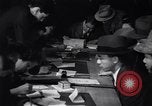 Image Les hommes américains s'inscrire pour le projet d'en Seconde Guerre Mondiale United States USA, 1940, de la seconde 45 séquences d'archives historiques vidéo 65675037158