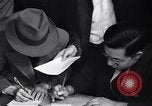 Image Les hommes américains s'inscrire pour le projet d'en Seconde Guerre Mondiale United States USA, 1940, de la seconde 46 séquences d'archives historiques vidéo 65675037158