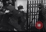 Image Les hommes américains s'inscrire pour le projet d'en Seconde Guerre Mondiale United States USA, 1940, de la seconde 60 séquences d'archives historiques vidéo 65675037158
