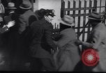 Image Les hommes américains s'inscrire pour le projet d'en Seconde Guerre Mondiale United States USA, 1940, de la seconde 61 séquences d'archives historiques vidéo 65675037158