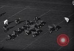 Immagine di Partita di calcio Princeton New Jersey USA, 1940, secondo 27 filmato di repertorio 65675037165