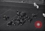 Immagine di Partita di calcio Princeton New Jersey USA, 1940, secondo 30 filmato di repertorio 65675037165