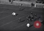 Immagine di Partita di calcio Princeton New Jersey USA, 1940, secondo 33 filmato di repertorio 65675037165