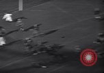 Immagine di Partita di calcio Princeton New Jersey USA, 1940, secondo 42 filmato di repertorio 65675037165