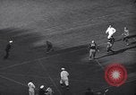 Immagine di Partita di calcio Princeton New Jersey USA, 1940, secondo 44 filmato di repertorio 65675037165