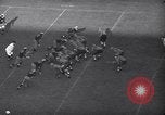 Immagine di Partita di calcio Princeton New Jersey USA, 1940, secondo 49 filmato di repertorio 65675037165