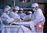 Immagine di Japanese-American medici e infermieri presso un centro di rilocazione United States USA, 1940, secondo 14 filmato di repertorio 65675037172