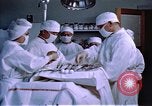Immagine di Japanese-American medici e infermieri presso un centro di rilocazione United States USA, 1940, secondo 15 filmato di repertorio 65675037172