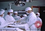 Immagine di Japanese-American medici e infermieri presso un centro di rilocazione United States USA, 1940, secondo 18 filmato di repertorio 65675037172
