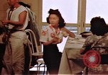 Immagine di Japanese-American medici e infermieri presso un centro di rilocazione United States USA, 1940, secondo 19 filmato di repertorio 65675037172