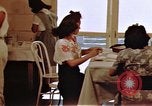 Immagine di Japanese-American medici e infermieri presso un centro di rilocazione United States USA, 1940, secondo 20 filmato di repertorio 65675037172