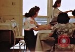 Immagine di Japanese-American medici e infermieri presso un centro di rilocazione United States USA, 1940, secondo 21 filmato di repertorio 65675037172