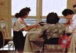 Immagine di Japanese-American medici e infermieri presso un centro di rilocazione United States USA, 1940, secondo 22 filmato di repertorio 65675037172