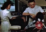 Immagine di Japanese-American medici e infermieri presso un centro di rilocazione United States USA, 1940, secondo 25 filmato di repertorio 65675037172
