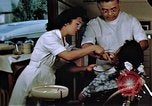 Immagine di Japanese-American medici e infermieri presso un centro di rilocazione United States USA, 1940, secondo 30 filmato di repertorio 65675037172