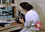 Immagine di Japanese-American medici e infermieri presso un centro di rilocazione United States USA, 1940, secondo 33 filmato di repertorio 65675037172