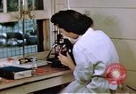 Immagine di Japanese-American medici e infermieri presso un centro di rilocazione United States USA, 1940, secondo 34 filmato di repertorio 65675037172