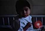 Immagine di Japanese-American medici e infermieri presso un centro di rilocazione United States USA, 1940, secondo 35 filmato di repertorio 65675037172