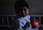 Immagine di Japanese-American medici e infermieri presso un centro di rilocazione United States USA, 1940, secondo 37 filmato di repertorio 65675037172