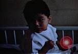 Immagine di Japanese-American medici e infermieri presso un centro di rilocazione United States USA, 1940, secondo 38 filmato di repertorio 65675037172