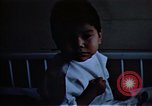 Immagine di Japanese-American medici e infermieri presso un centro di rilocazione United States USA, 1940, secondo 39 filmato di repertorio 65675037172