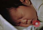 Immagine di Japanese-American medici e infermieri presso un centro di rilocazione United States USA, 1940, secondo 40 filmato di repertorio 65675037172