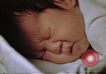 Immagine di Japanese-American medici e infermieri presso un centro di rilocazione United States USA, 1940, secondo 42 filmato di repertorio 65675037172