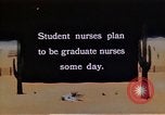 Immagine di Japanese-American medici e infermieri presso un centro di rilocazione United States USA, 1940, secondo 48 filmato di repertorio 65675037172