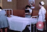 Immagine di Japanese-American medici e infermieri presso un centro di rilocazione United States USA, 1940, secondo 50 filmato di repertorio 65675037172