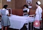Immagine di Japanese-American medici e infermieri presso un centro di rilocazione United States USA, 1940, secondo 51 filmato di repertorio 65675037172