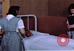 Immagine di Japanese-American medici e infermieri presso un centro di rilocazione United States USA, 1940, secondo 55 filmato di repertorio 65675037172