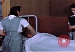 Immagine di Japanese-American medici e infermieri presso un centro di rilocazione United States USA, 1940, secondo 57 filmato di repertorio 65675037172