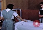 Immagine di Japanese-American medici e infermieri presso un centro di rilocazione United States USA, 1940, secondo 59 filmato di repertorio 65675037172