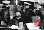 Image pilotes de la Marine américaine étant informé Honolulu Hawaii USA, 1942, de la seconde 19 séquences d'archives historiques vidéo 65675037189